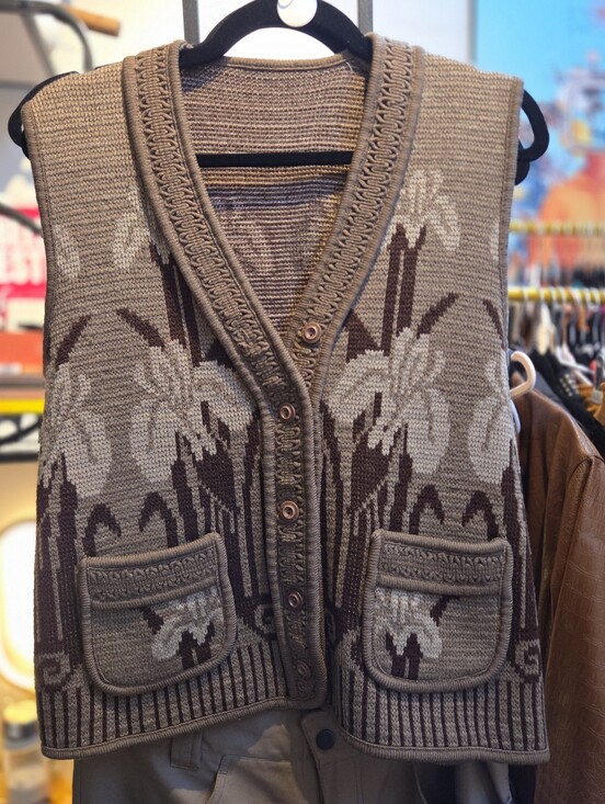 Sweaters - Tan/Brown Floral Button Front Knit Vest (Unsized/Unisex)